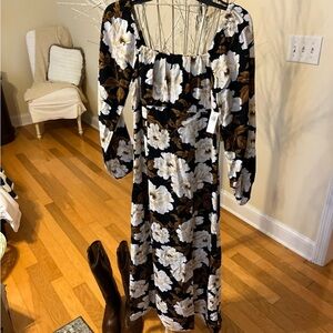 Old Navy Black and White Floral Long Sleeve Dress